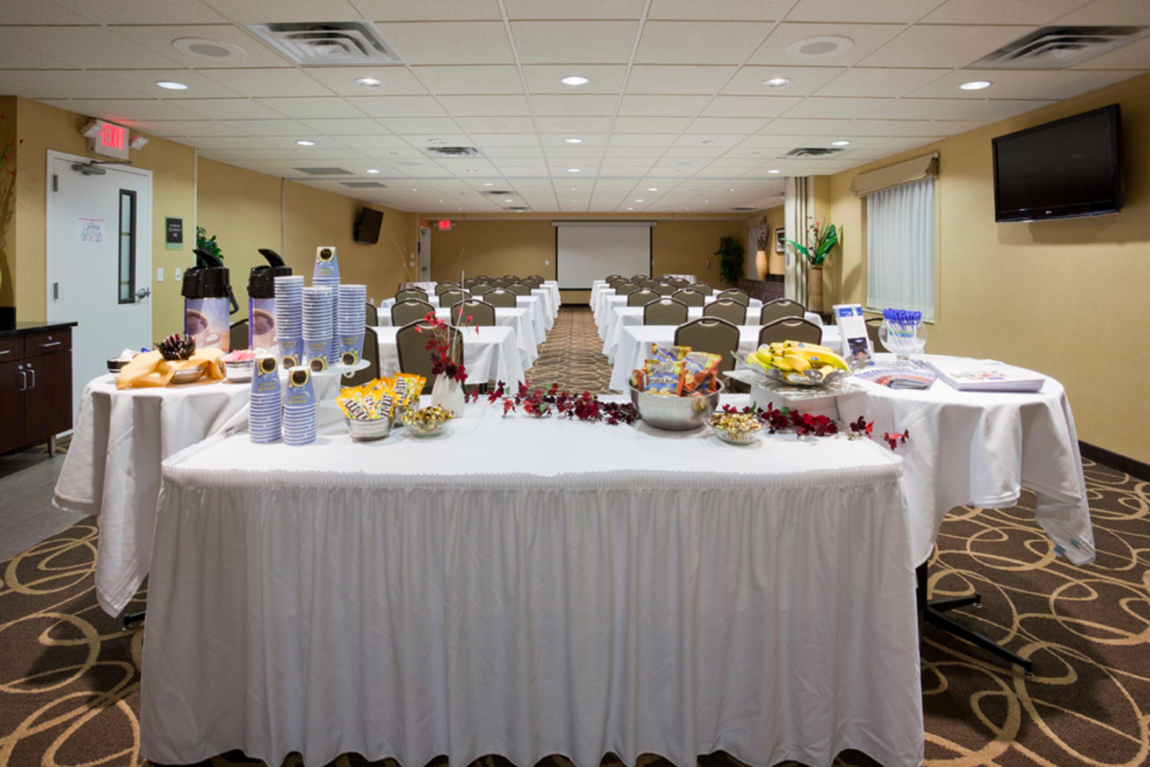 Holiday Inn Express Hotel & Suites Rogers By Ihg Exterior photo