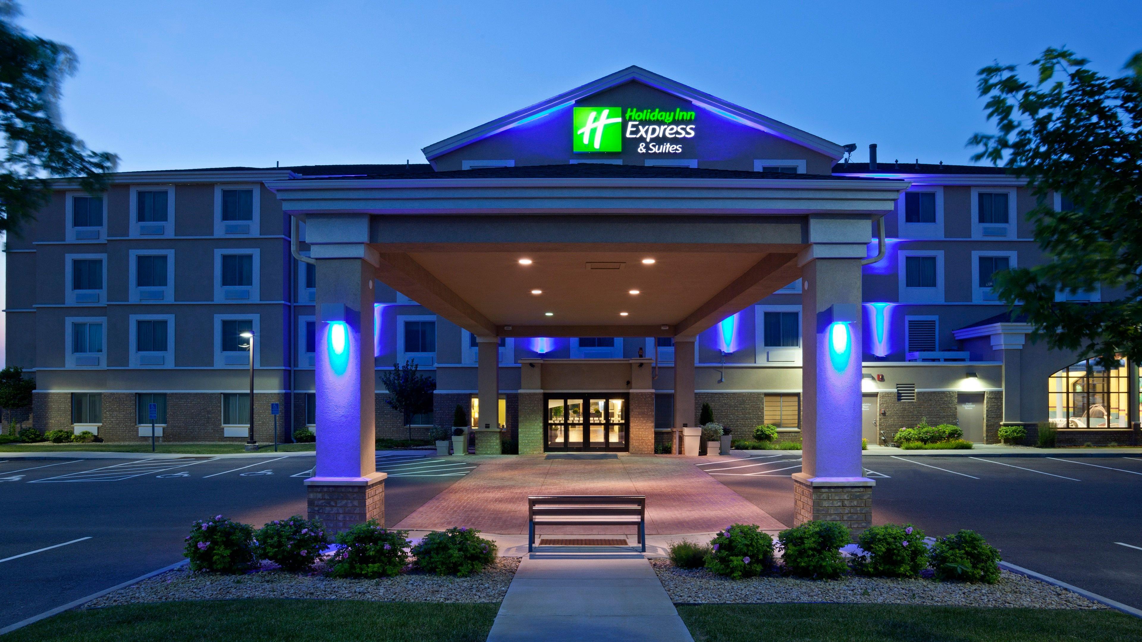 Holiday Inn Express Hotel & Suites Rogers By Ihg Exterior photo