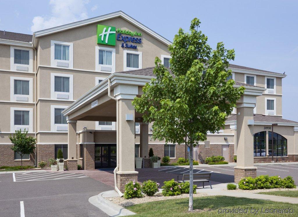 Holiday Inn Express Hotel & Suites Rogers By Ihg Exterior photo