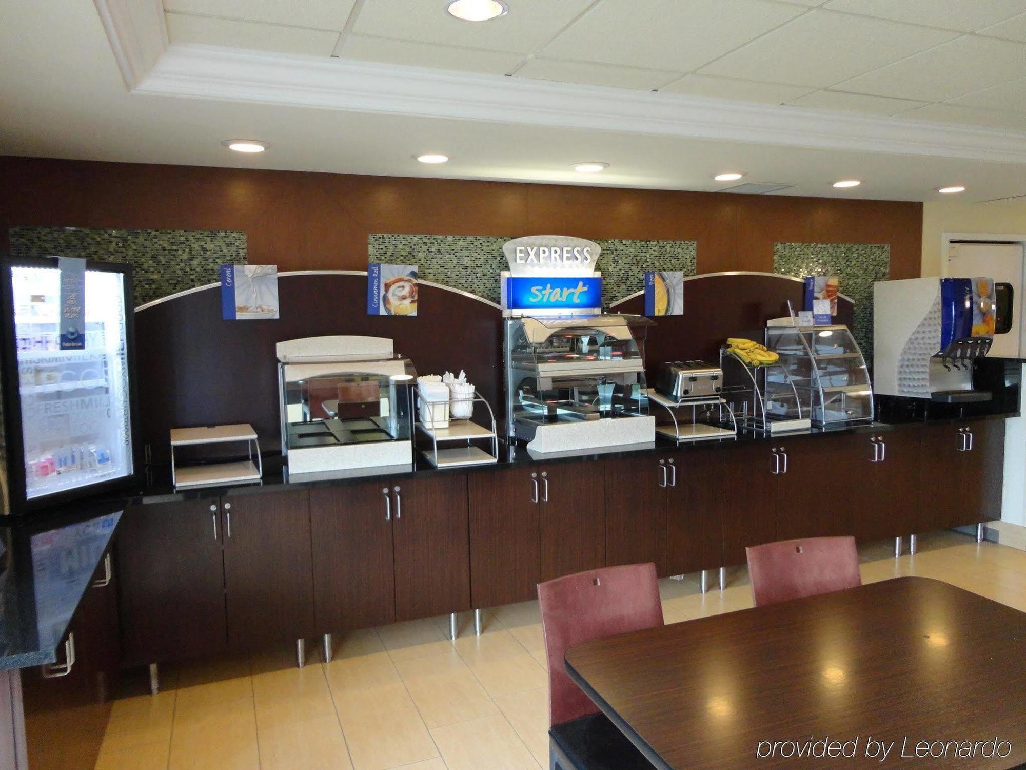 Holiday Inn Express Hotel & Suites Rogers By Ihg Exterior photo